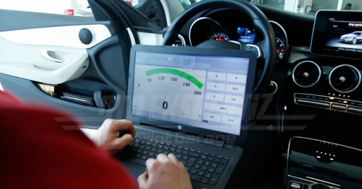 Araç içindeki dizüstü bilgisayarda test verilerinin incelenmesi
